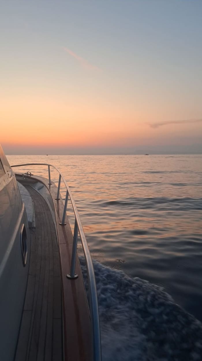 Sunset Selective - Cruise and Dinner Along the Amalfi Coast