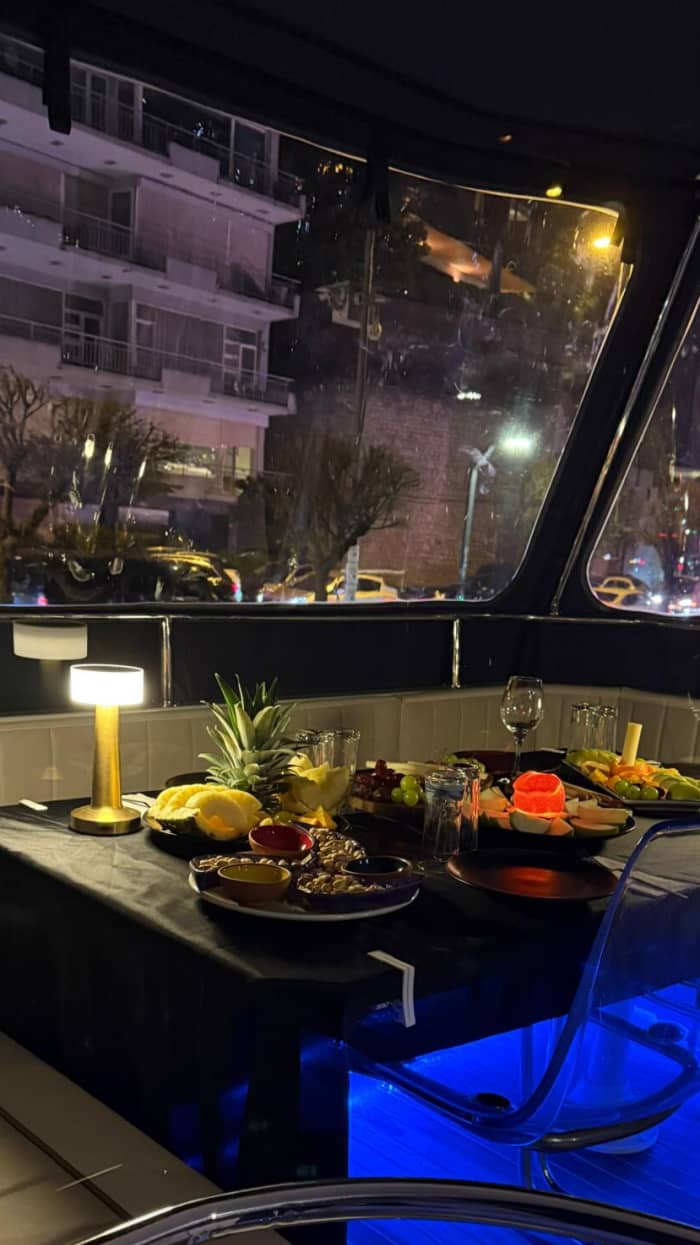 Schilderachtige privéboottocht over de Bosporus en langs de eilanden
