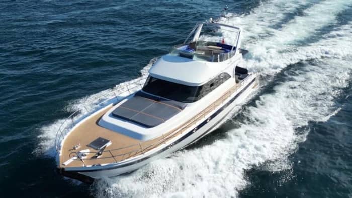 Private 4-Hour Luxury Yacht Cruise on the Bosphorus