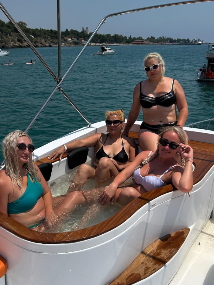 Passeio de iate privativo em Antalya com jacuzzi | Almoço e traslado VIP incluídos