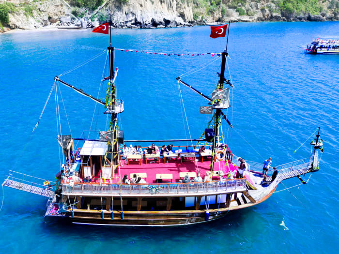 Passeio de barco relaxante em Antalya | Visita a cachoeiras e praias, incluindo almoço e bebidas não alcoólicas
