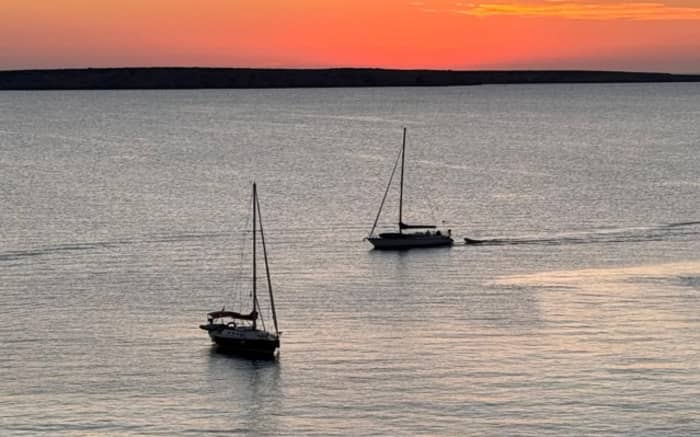 Sunset sailing experience: the golden hour at sea