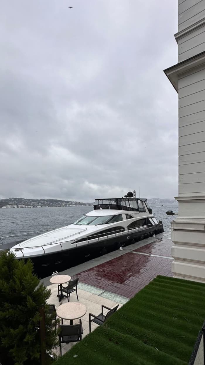 Luxury Private Yacht for 40 Guests in Istanbul – Princes’ Islands Swimming & Party Experience