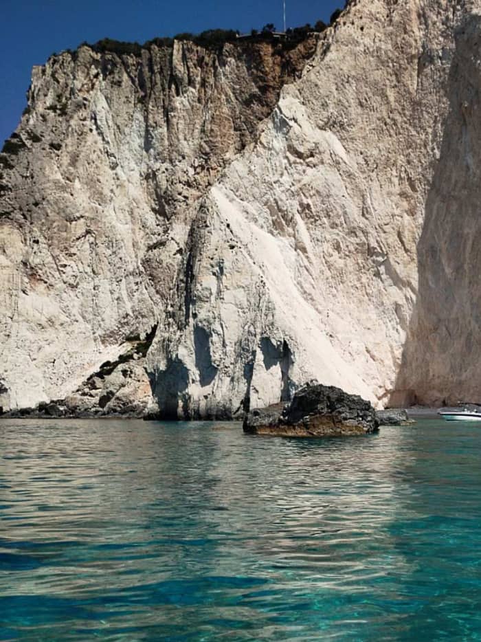 Escapada a la costa norte de Zakynthos: Naufragio, cuevas azules y paradas ocultas para nadar