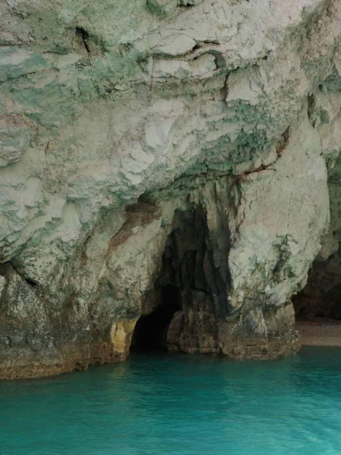 Escapada a la costa norte de Zakynthos: Naufragio, cuevas azules y paradas ocultas para nadar