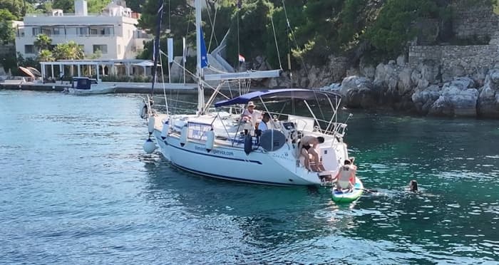 Całodniowa prywatna wycieczka jachtem z Dubrownika na Wyspy Elafickie – Koločep, Błękitna Jaskinia, plaża Sunj i Lopud