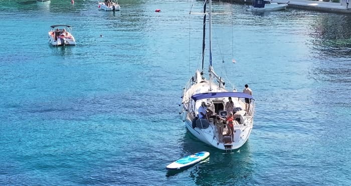Całodniowa prywatna wycieczka jachtem z Dubrownika na Wyspy Elafickie – Koločep, Błękitna Jaskinia, plaża Sunj i Lopud
