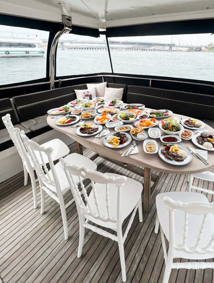Private Luxury Yacht Cruise – Bosphorus Experience