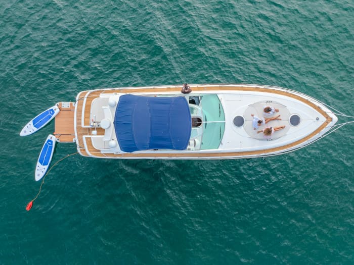 8-stündiger privater Yachtcharter-Tag in Cascais – Das ultimative Atlantik-Erlebnis