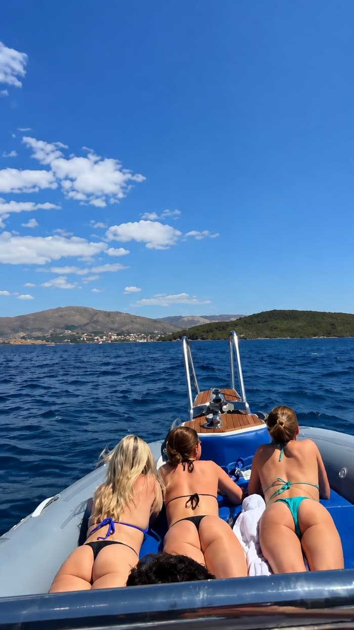 Blue Lagoon & Shipwreck: 3-Stop Private Speedboat Adventure from Kaštela/Split/Trogir