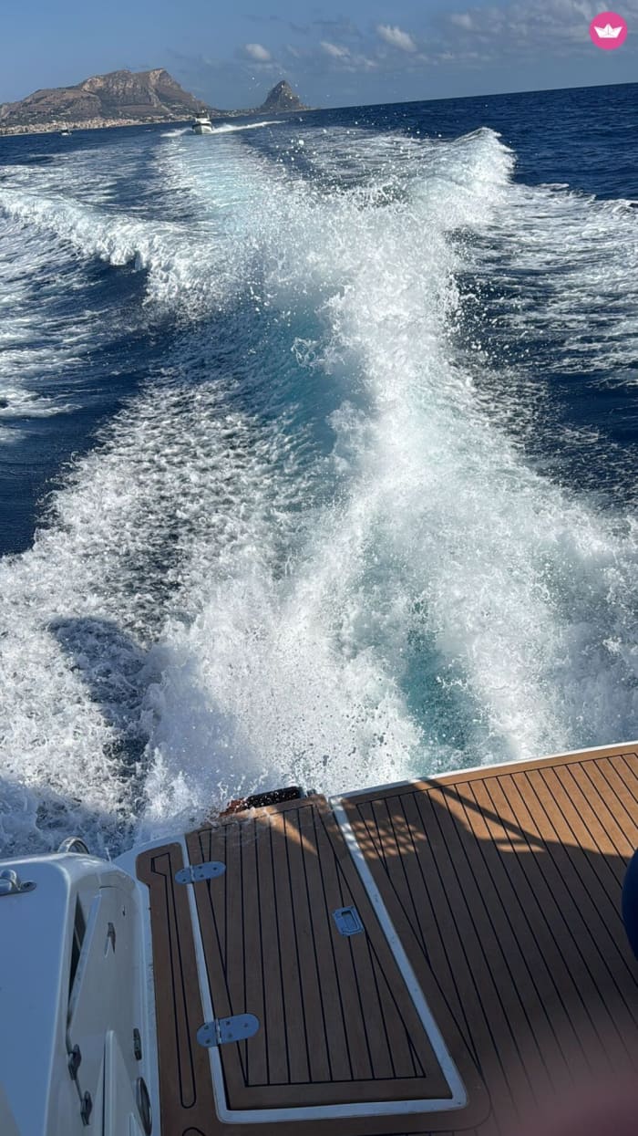 Aperitif auf einem Boot mit atemberaubender Aussicht