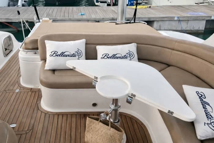 Aperitif auf einem Boot mit atemberaubender Aussicht