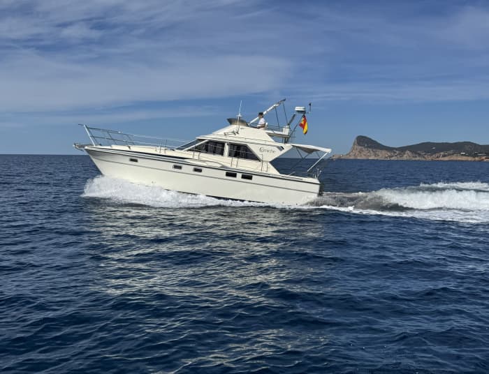 Yacht excursion in Ibiza (8h) – west coast, coves and a leisurely day