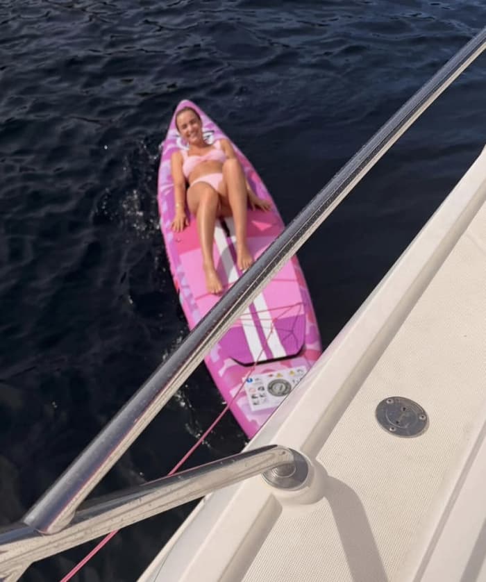 Luxury Pink Yacht Experience - 6 Hours Covergirl Yacht