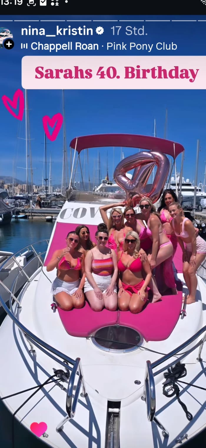 Luxury Pink Yacht Experience - 6 Hours Covergirl Yacht