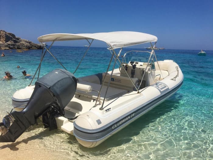Ausflug mit dem Beiboot im Golf von Orosei