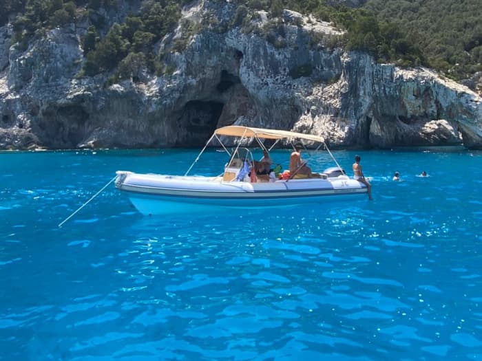 Entdecken Sie den Golf von Orosei mit dem Beiboot