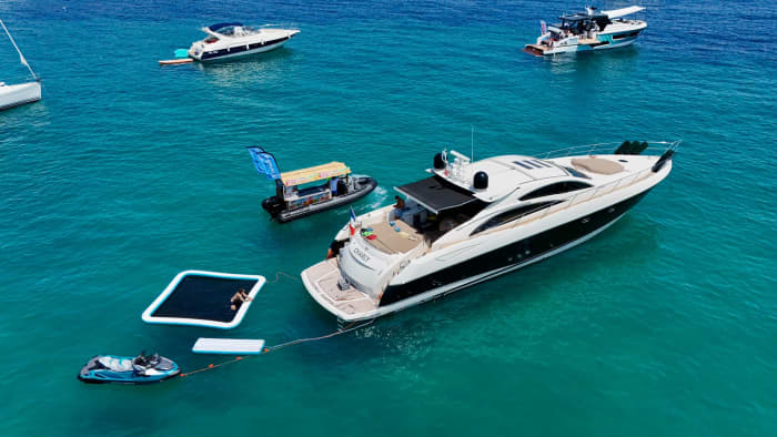 Yachtkreuzfahrt bei Sonnenuntergang – Exklusives Erlebnis an der französischen Riviera