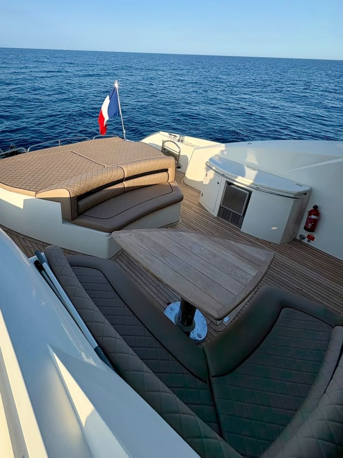 Yachtkreuzfahrt bei Sonnenuntergang – Exklusives Erlebnis an der französischen Riviera