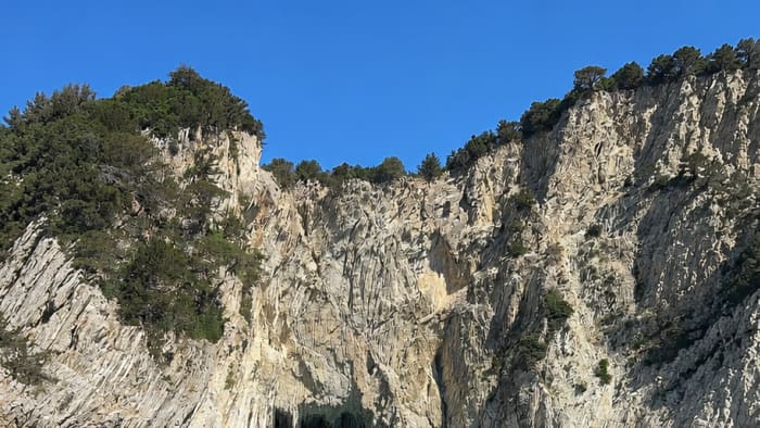 * Halbtagesausflug zu den Inseln Scorpios und Meganisi (Besuch der Papanicolis-Höhle) *