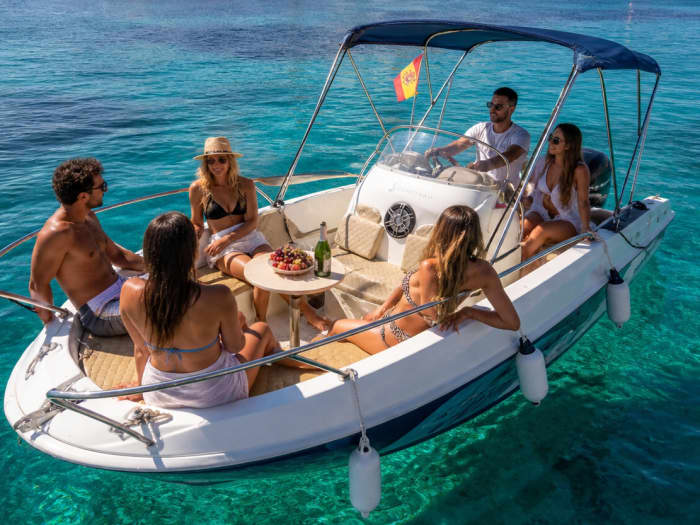 Exclusive 3-hour sailing trip in Alicante