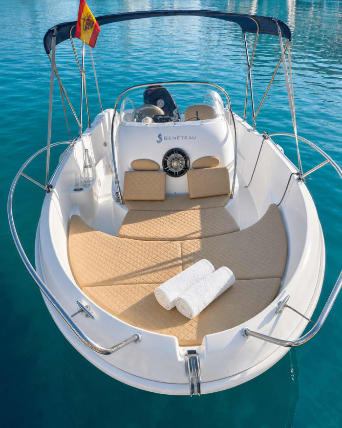 Exclusive 3-hour sailing trip in Alicante