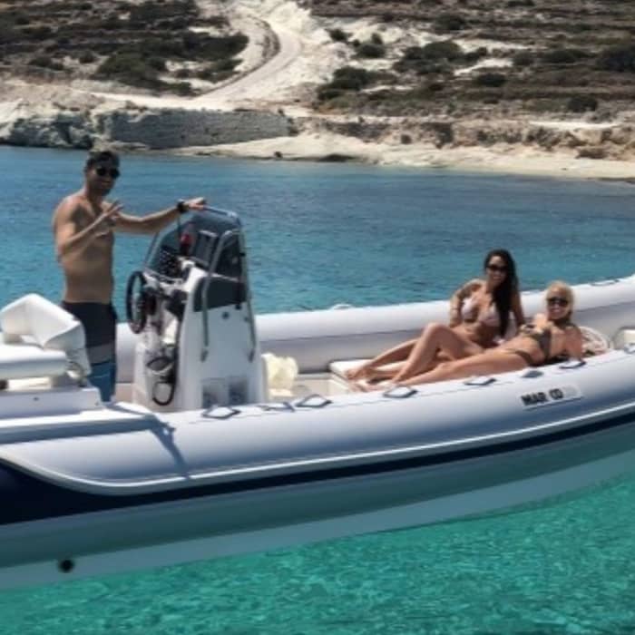 Goditi il tramonto con un tour a Kleftiko o Polyegos.
