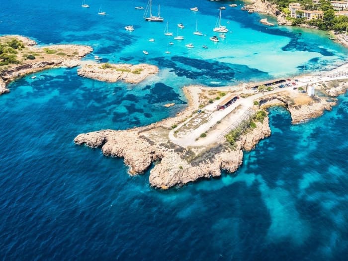 Wine Tasting with Lifestyle -luxury  Charter  new “MUM” INVICTUS 280 SX