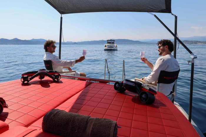 Charter your luxury boat