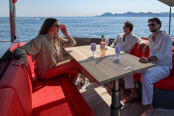 Charter your luxury boat