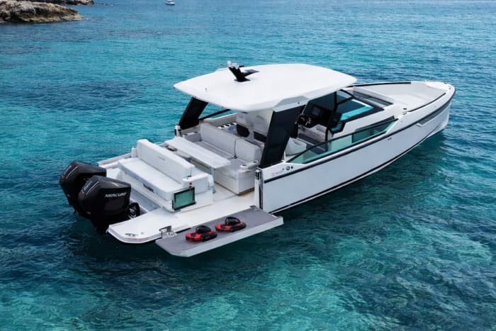 IBIZA PREMIUM WATER TOYS EXPERIMENT