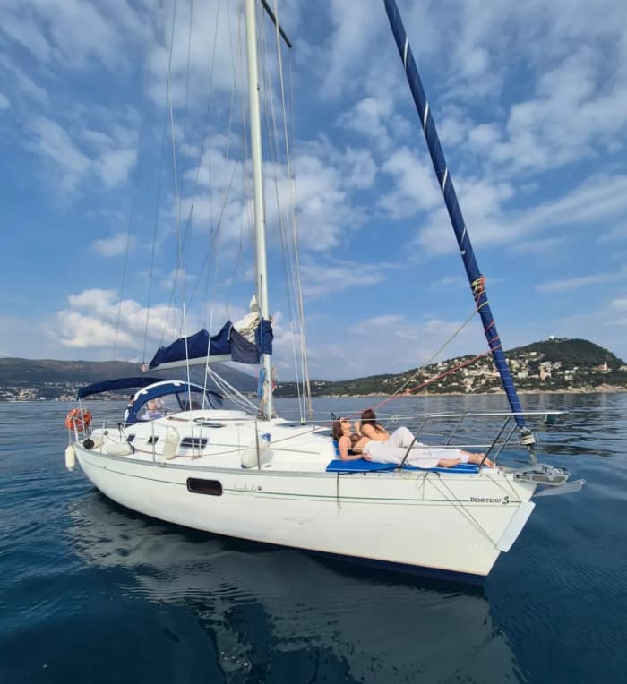 HALF DAY SAILING - RELAXATION, FUN, AND MUCH MORE!