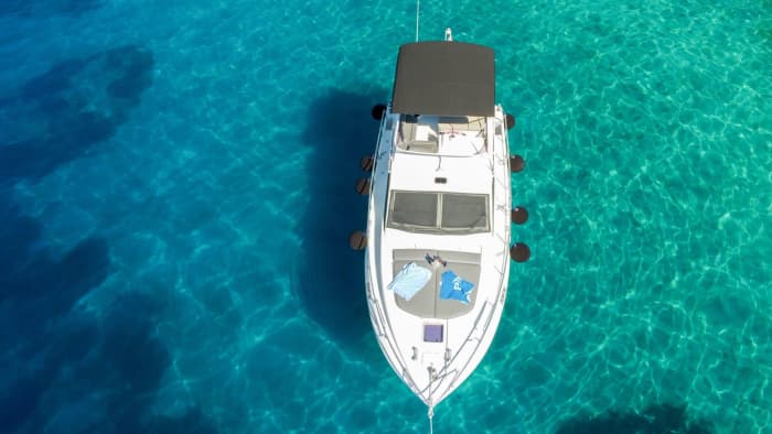 Un viaje privado a lo largo de la costa croata: yate de lujo a motor de 840 CV.