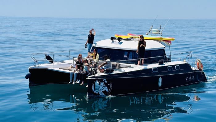 Two hours of pure Mediterranean: swimming, cava and dolphins in Benalmádena