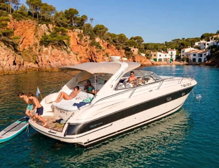 Full day exploring the coves of Roses
