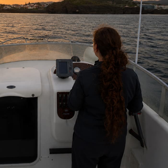 Goldene Stunde auf See: Bootsfahrt bei Sonnenuntergang auf São Miguel