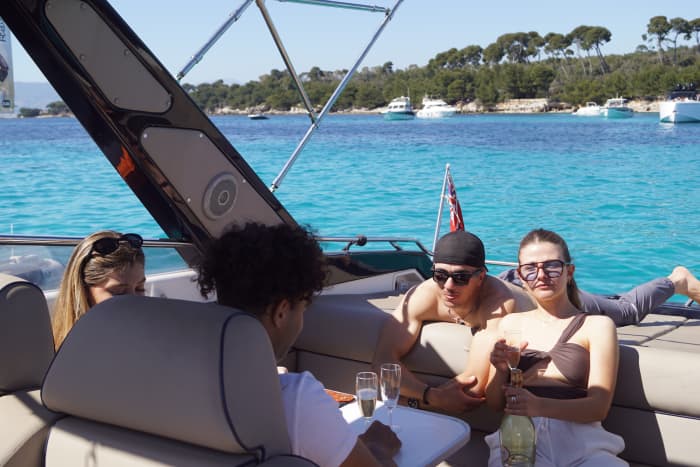 Croisière aux îles de Lerins ou Esterel avec Skipper et carburant compris - Cannes