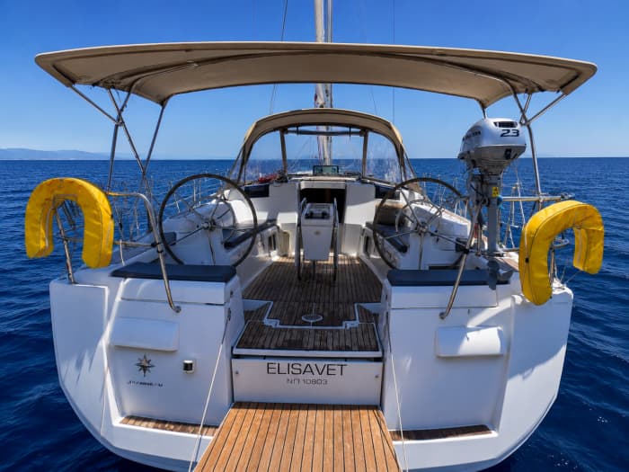 Een halve dag cruise in Limassol met een zeilboot.