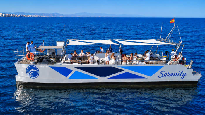 Boat for up to 25 people. Private events.