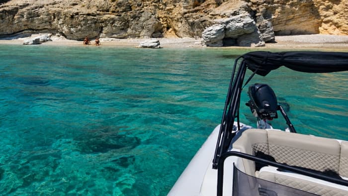 * Excursion d'une demi-journée aux îles Scorpios et Meganisi (visite de la grotte Papanicolis) *
