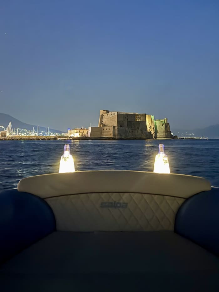 Afternoon dinghy tour - Sunset in Posillipo, with aperitif moored in front of Lungomare Caracciolo