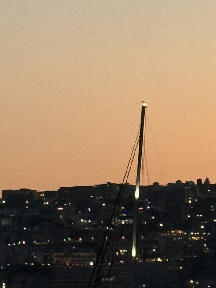 Afternoon dinghy tour - Sunset in Posillipo, with aperitif moored in front of Lungomare Caracciolo