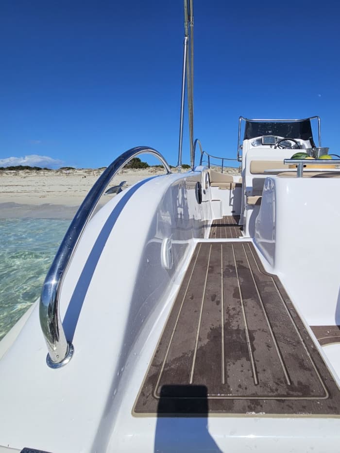 8 uur durende Ibiza & Formentera-trip: geheime baaien, strandclubs en kristalhelder water