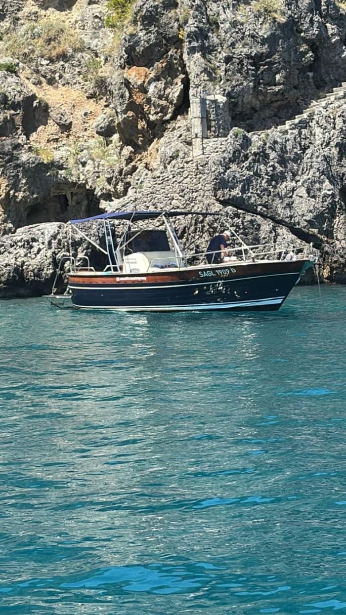 Ein Tag zwischen den Höhlen und Faraglioni von Capri