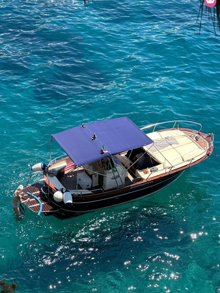 Ein Tag zwischen den Höhlen und Faraglioni von Capri
