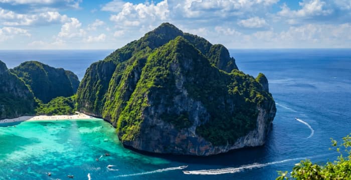 Ontdek kristalhelder water en witte zandstranden in Thailand.