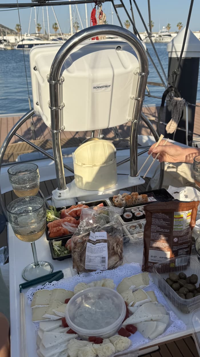 Viva o Momento: Uma Escapada Mediterrânea ao Longo de Sitges e Enseadas Escondidas
