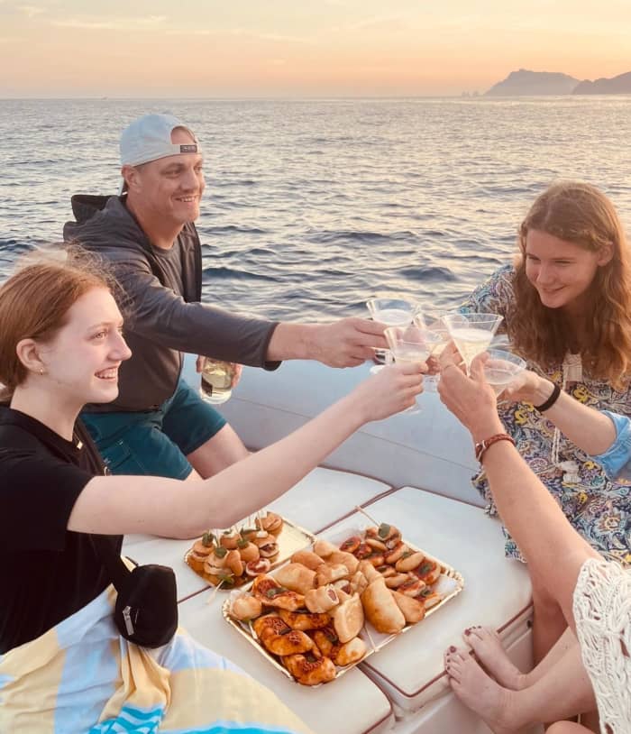 BERMUDA 690: 7-uur durende tour langs de Amalfikust vanuit POSITANO
