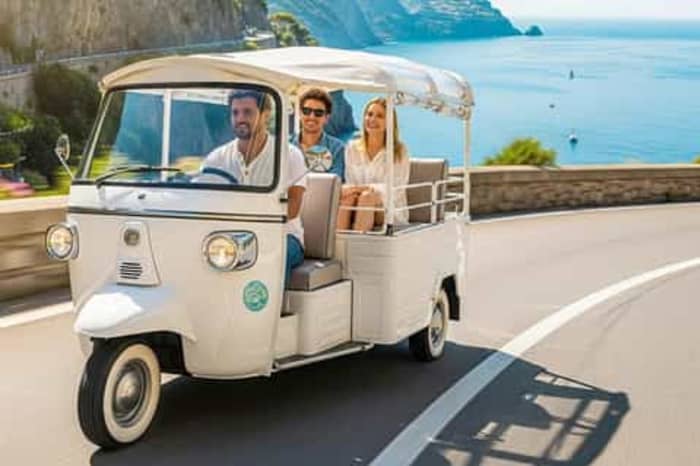 BERMUDA 690: 7-uur durende tour langs de Amalfikust vanuit POSITANO