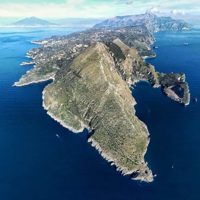 BERMUDA 590: 7-uur durende tour langs de Amalfikust vanuit VIETRI